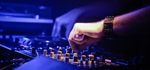 DJ mixer