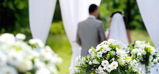 How to Deal with Vendors if You Have to Postpone Your Wedding 1